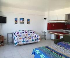 Apartamento vacacional playa La guaira - Naiguata - Para cuatro personas - 40$ la noche con piscina